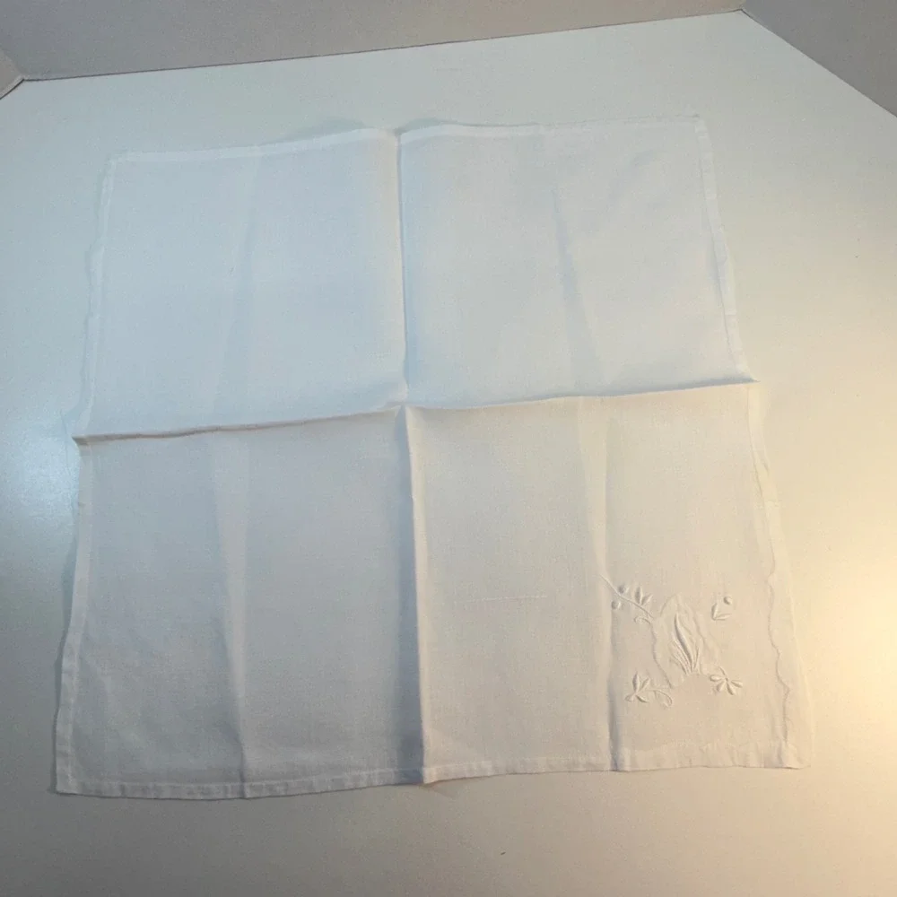 Vintage White Linen‎ Napkins Set of 9 Floral Embroidery Scalloped Edge 16x16